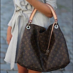 authentic LOUIS VUITTON Monogram Artsy MM